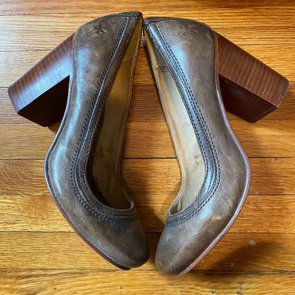 Frye Carson Pumps
